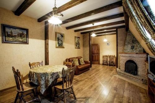 Загородный ресторанный комплекс Трактир Берендей. Номер Люкс «Ретро»